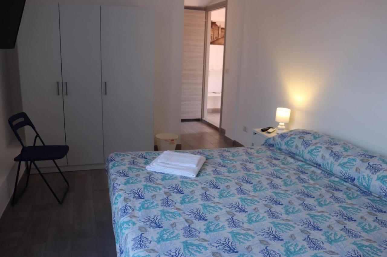 La Conchiglia 2.0 Bed & Breakfast Soverato Marina Bagian luar foto